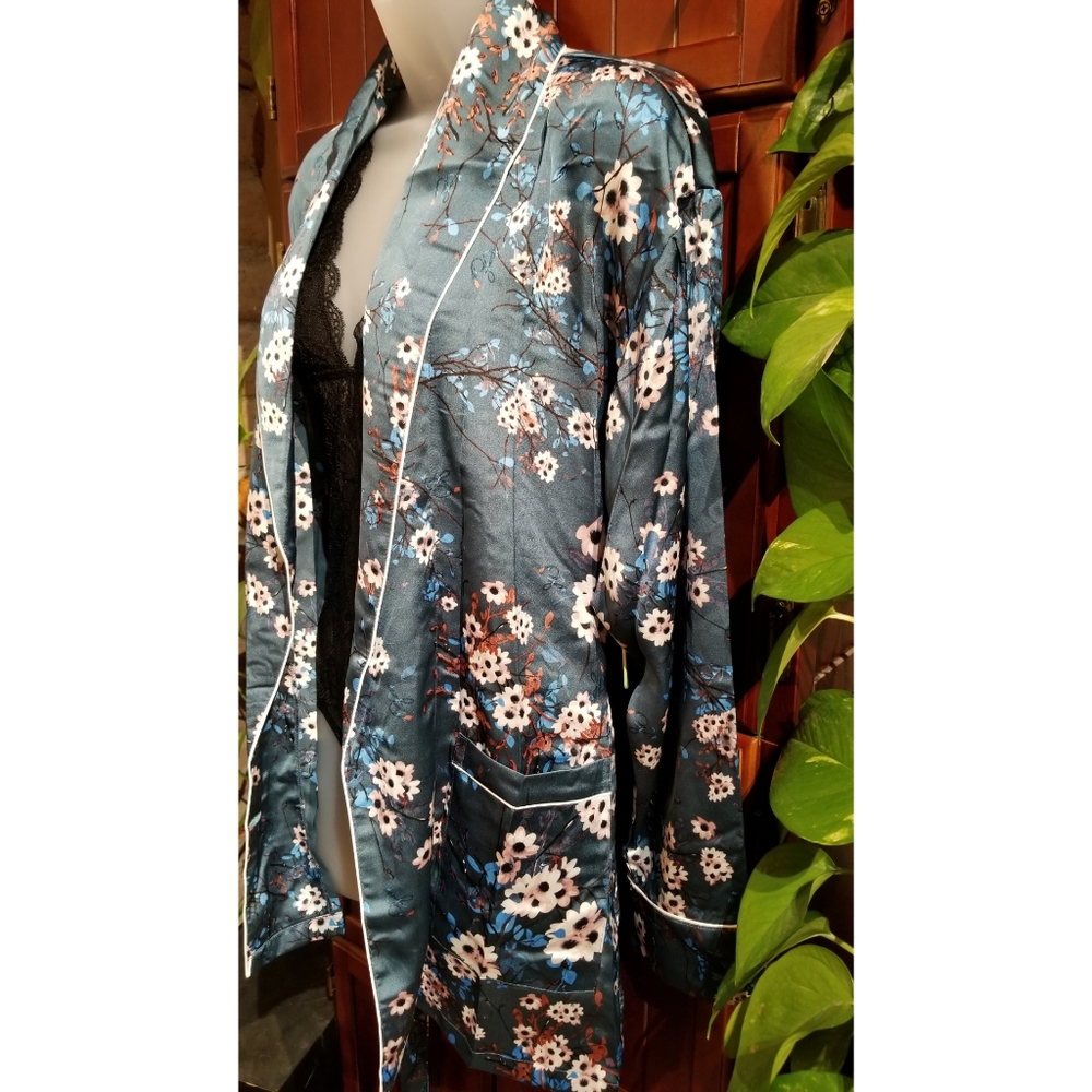 ‼LAST ONE‼🆕️NWT Sam Edelman Brand Floral Robe - Picture 3 of 8
